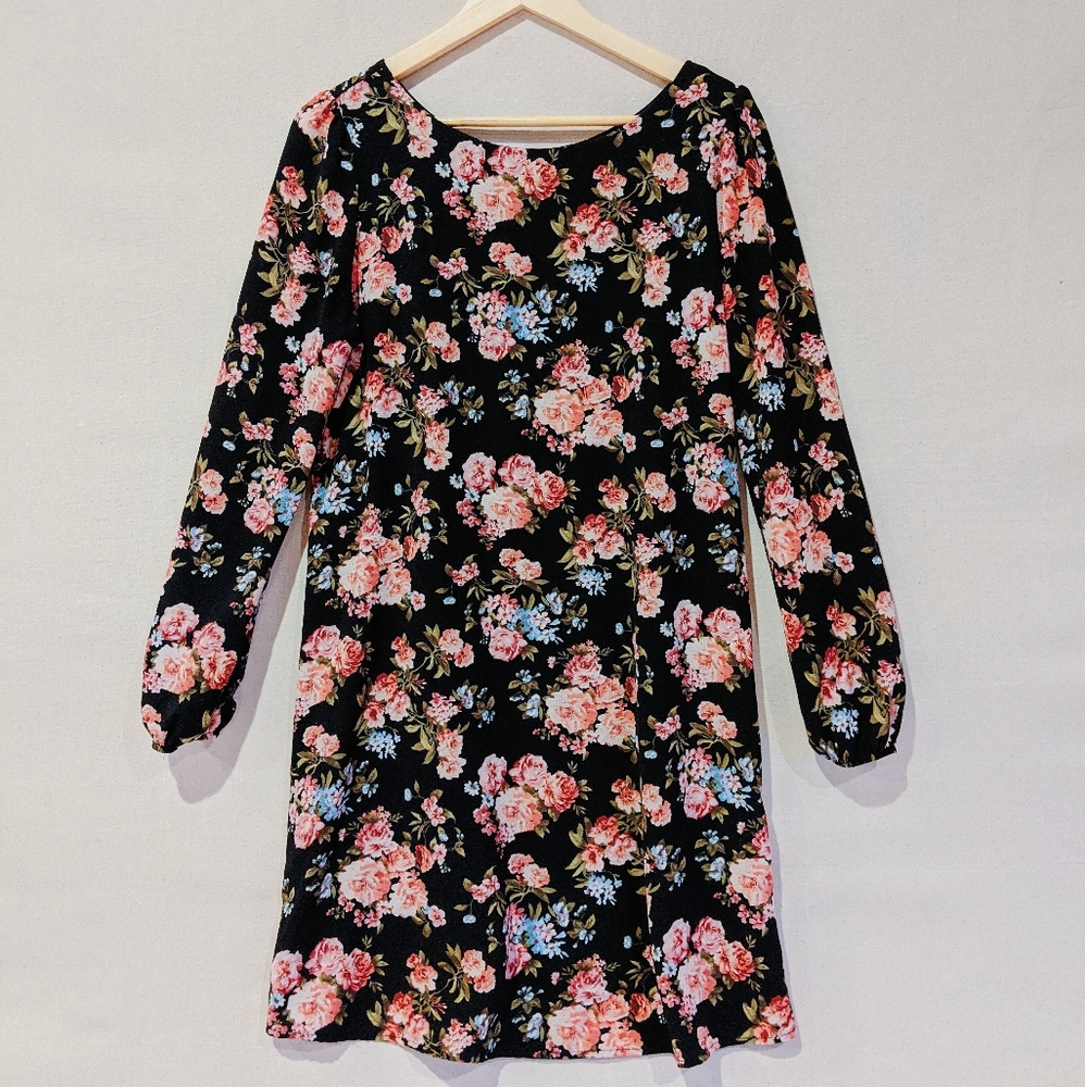 Cute long sleeve floral dress!